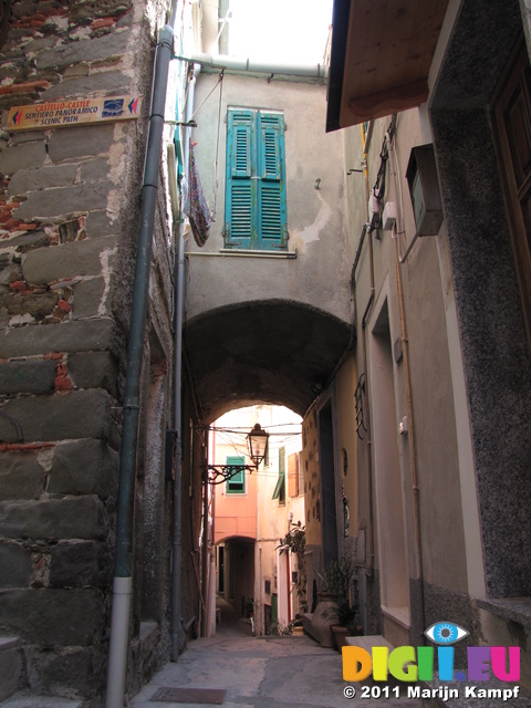 SX19535 Street in Riomaggiore, Cinque Terre, Italy